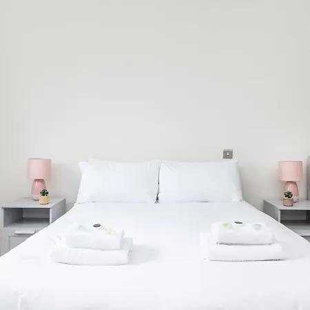 Pass The Keys Hunter House - Spacious & Modern Duplex With Private Parking Apartment York