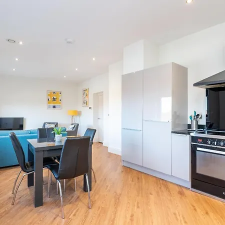 Pass The Keys Hunter House - Spacious & Modern Duplex With Private Parking Apartment *