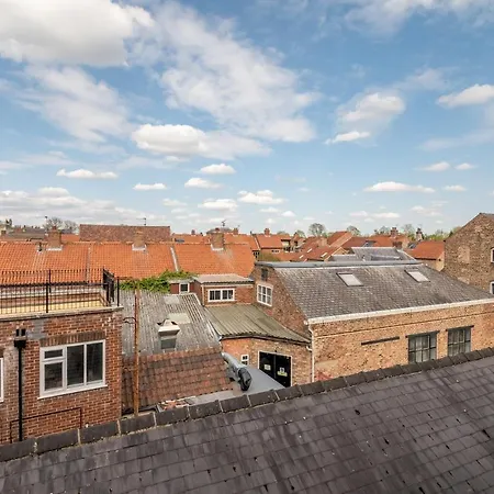 Pass The Keys Hunter House - Spacious & Modern Duplex With Private Parking *