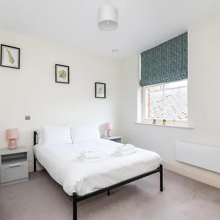 Apartment Pass The Keys Hunter House - Spacious & Modern Duplex With Private Parking