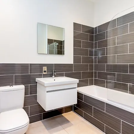 Pass The Keys Hunter House - Spacious & Modern Duplex With Private Parking Apartment