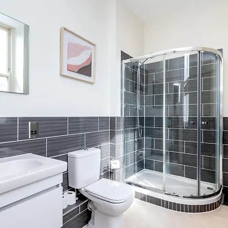 Apartment Pass The Keys Hunter House - Spacious & Modern Duplex With Private Parking York