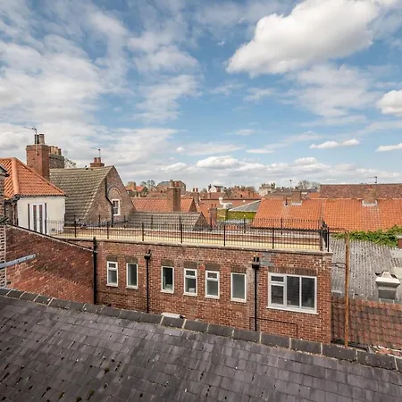 Pass The Keys Hunter House - Spacious & Modern Duplex With Private Parking